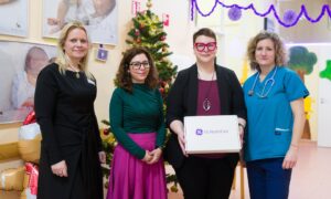 Szívultrahang vizsgálófejet adományozott a KORE koraszulott.com a Szent János Kórháznak-01